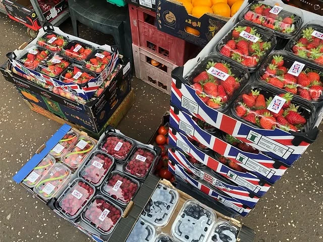 Monument Grocers Langside Berries 2