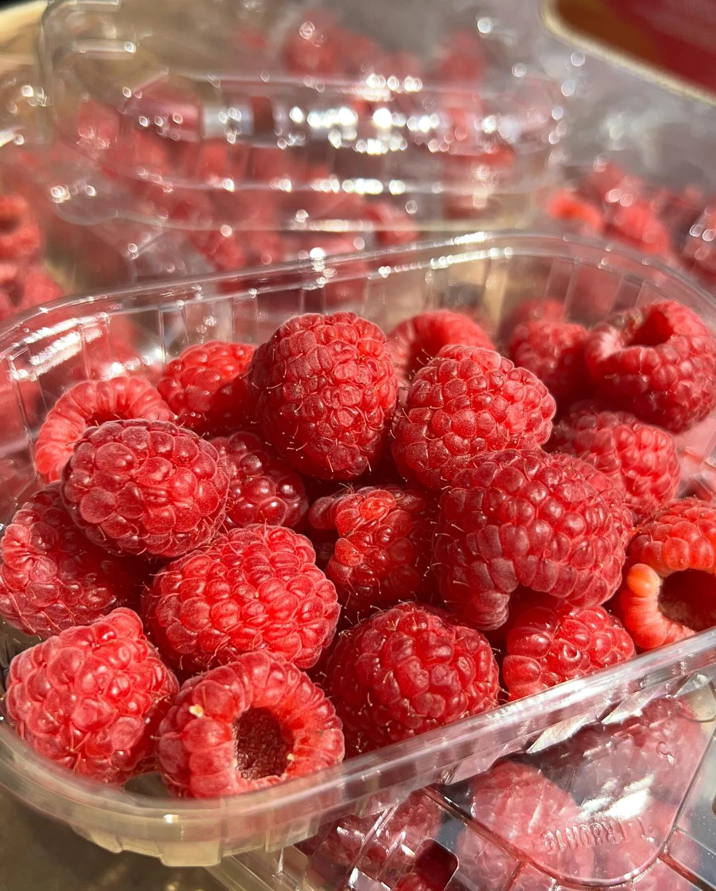 Monument Grocers Langside Raspberry